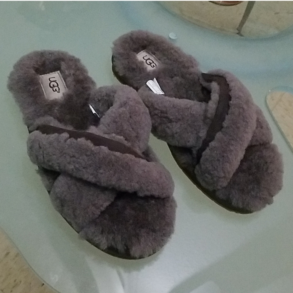 UGG SLIPPERS AUTHENTIC EXCELLENT CONDITION